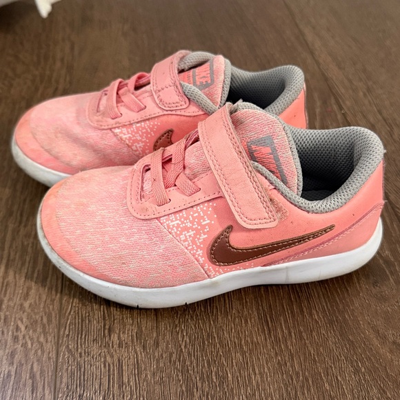 💗Nike Kids' Sneakers - Size 10c - Picture 4 of 8